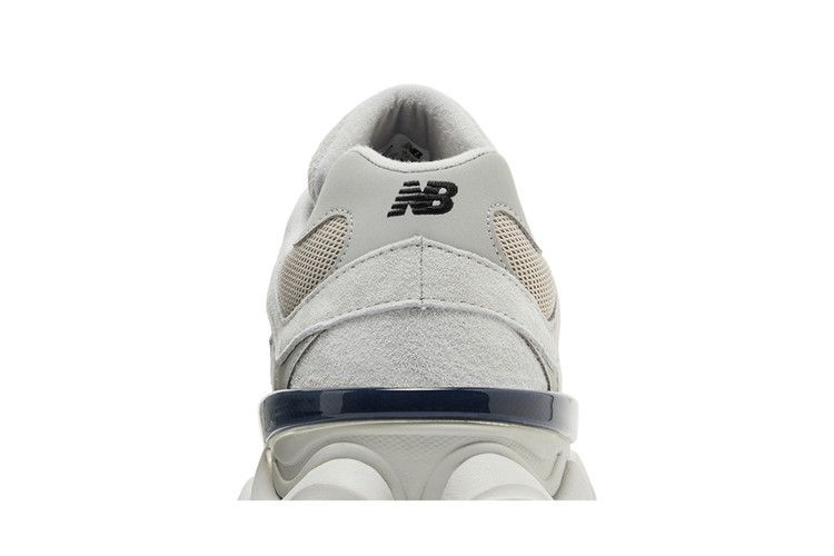 New Balance New Balance 9060 Silver Metallic Grey