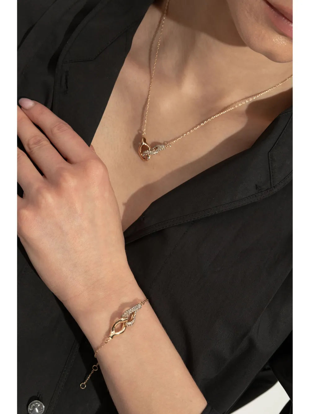 Tory Burch interlocking wishbone bracelet