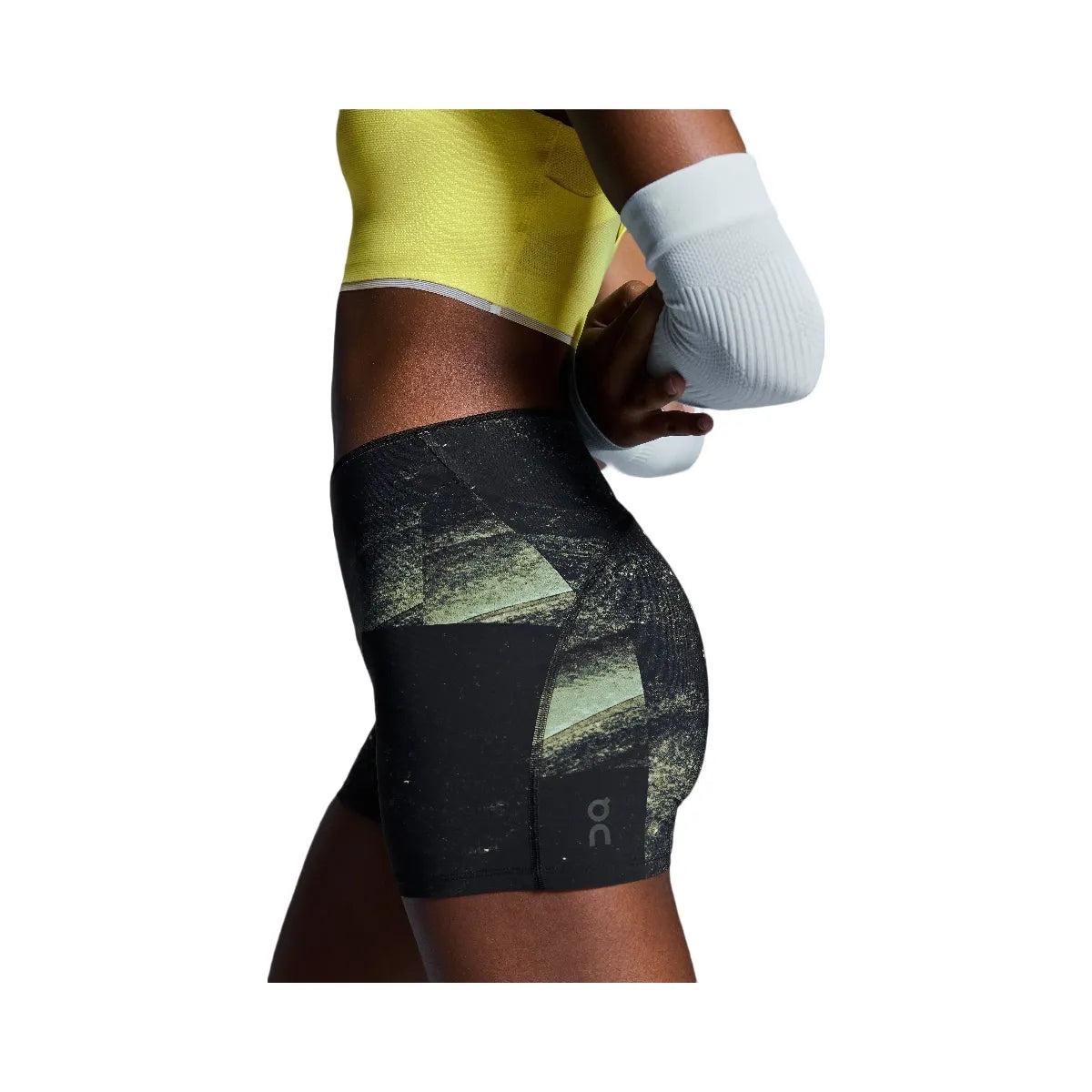 On Race Tights Short Black | Limelight