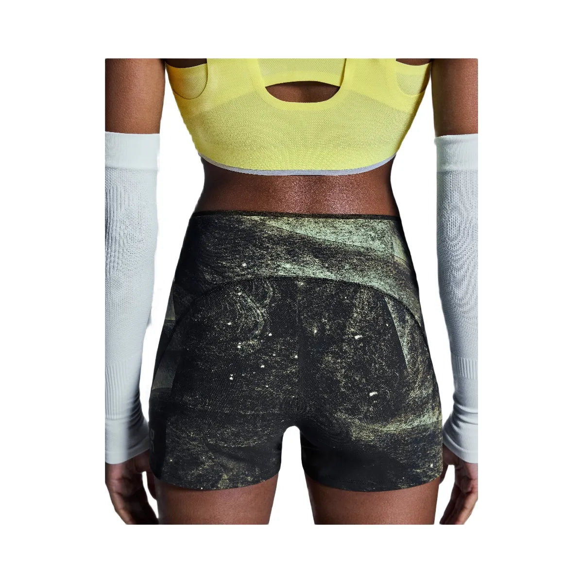 On Race Tights Short Black | Limelight
