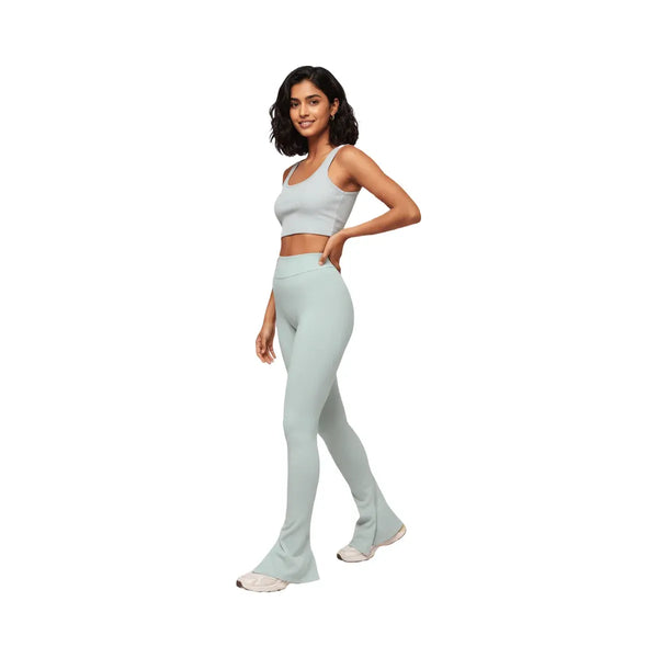 Gymshark Everywear Warp Knit Flare Leggings slim fit Frost Blue